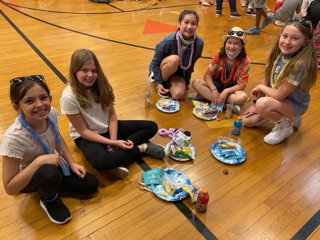 5th grade students at main elementary eating lunch